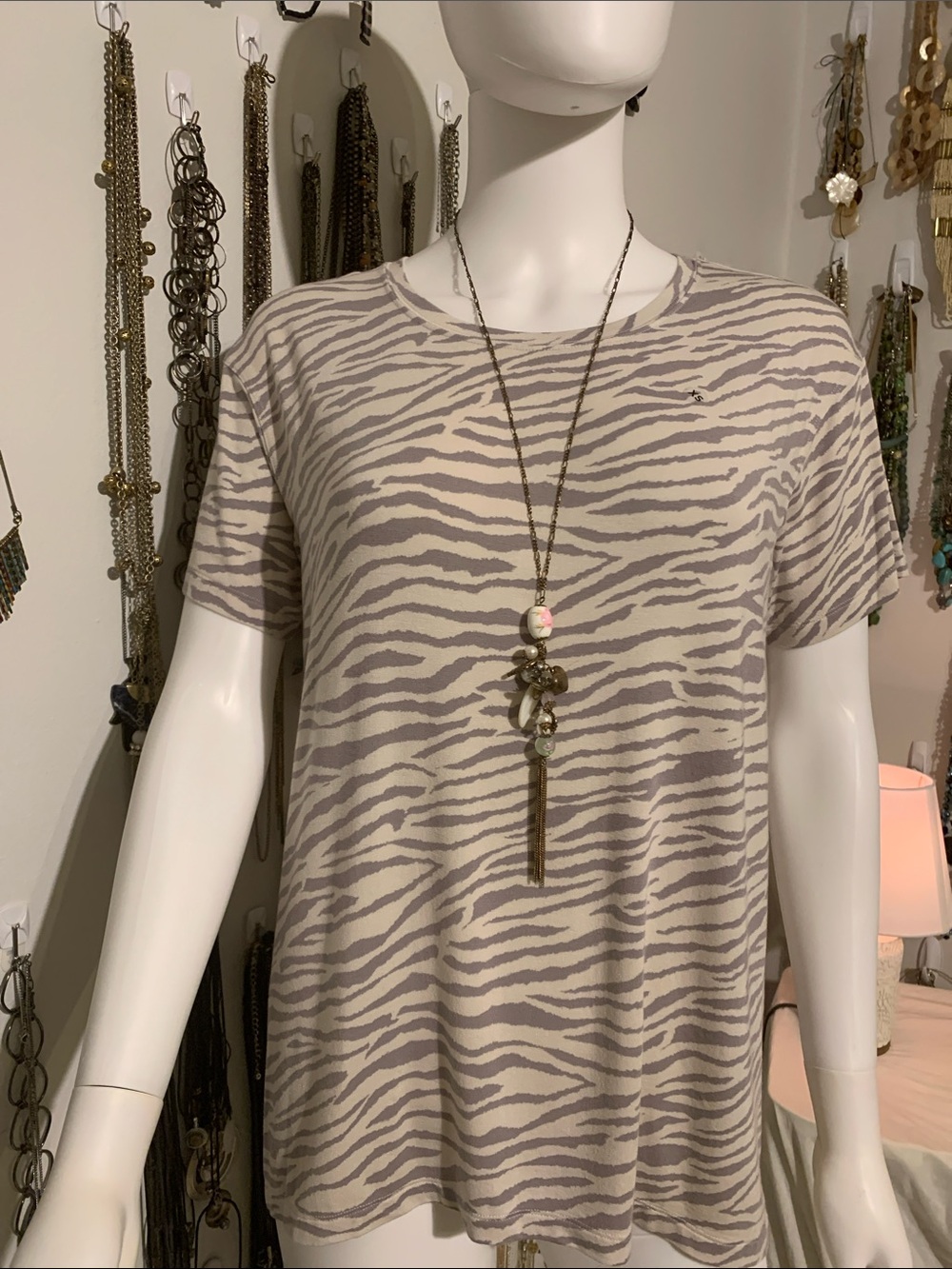 American Eagle Outfitters Gray/Cream Zebra-Print Short Sleeve Tee w/ necklace